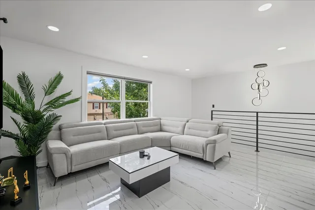 $330,000 | 336 Westwood Court, Unit 336, Vernon Hills, IL 60061