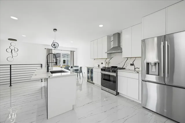 $330,000 | 336 Westwood Court, Unit 336, Vernon Hills, IL 60061