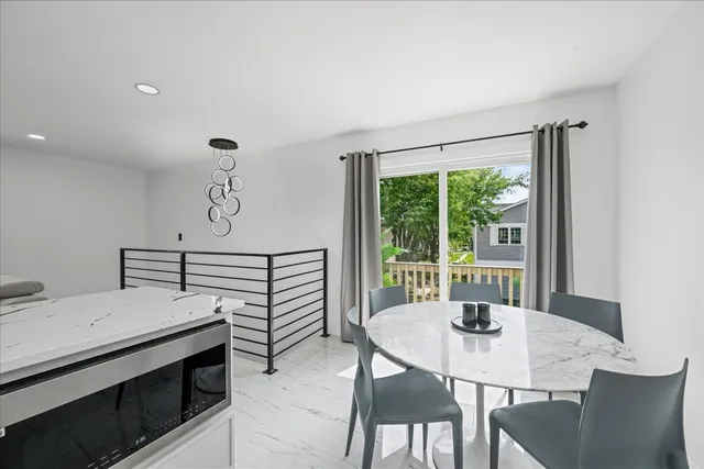 $330,000 | 336 Westwood Court, Unit 336, Vernon Hills, IL 60061