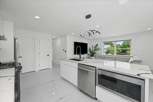 $330,000 | 336 Westwood Court, Unit 336, Vernon Hills, IL 60061