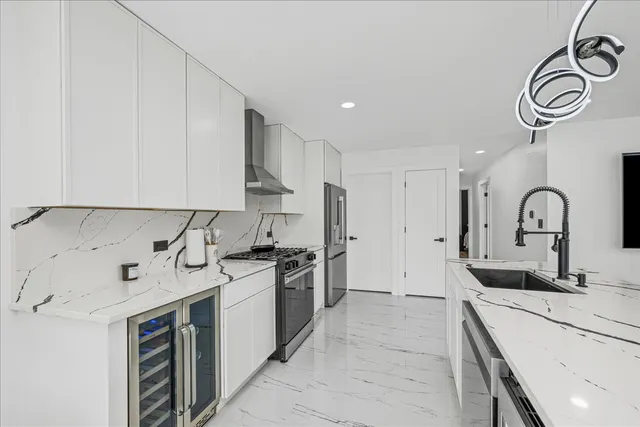 $330,000 | 336 Westwood Court, Unit 336, Vernon Hills, IL 60061