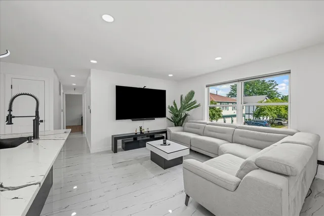 $330,000 | 336 Westwood Court, Unit 336, Vernon Hills, IL 60061