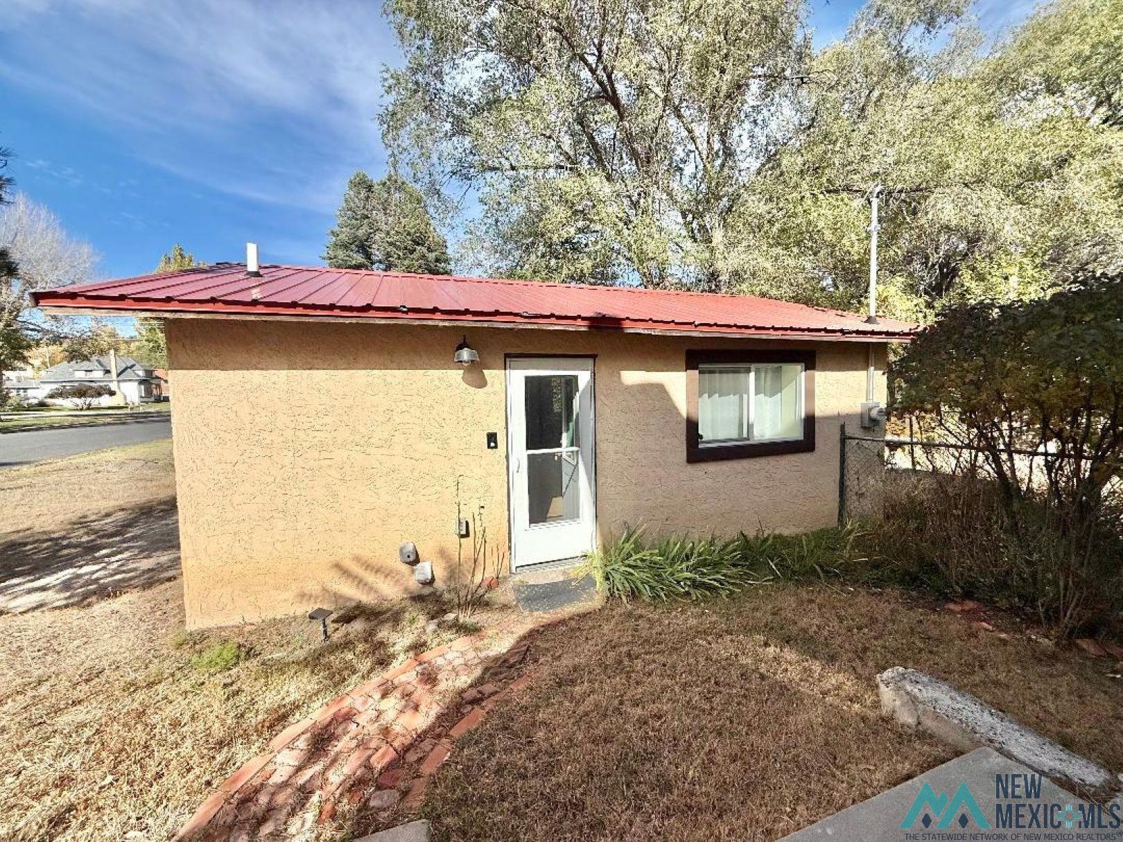 625 South 5th Street Raton, NM 87740 - Photo 21 of 45 View of front facade with stucco siding and a metal roof
