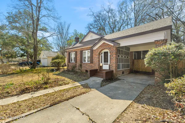 $247,500 | 402 8th Avenue, Hattiesburg, MS 39401
