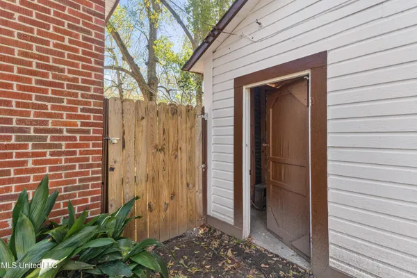 $247,500 | 402 8th Avenue, Hattiesburg, MS 39401