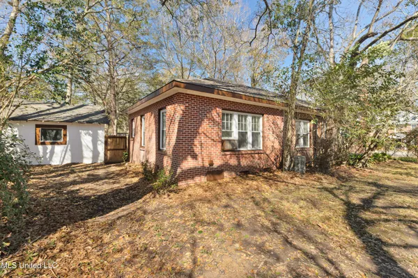 $247,500 | 402 8th Avenue, Hattiesburg, MS 39401