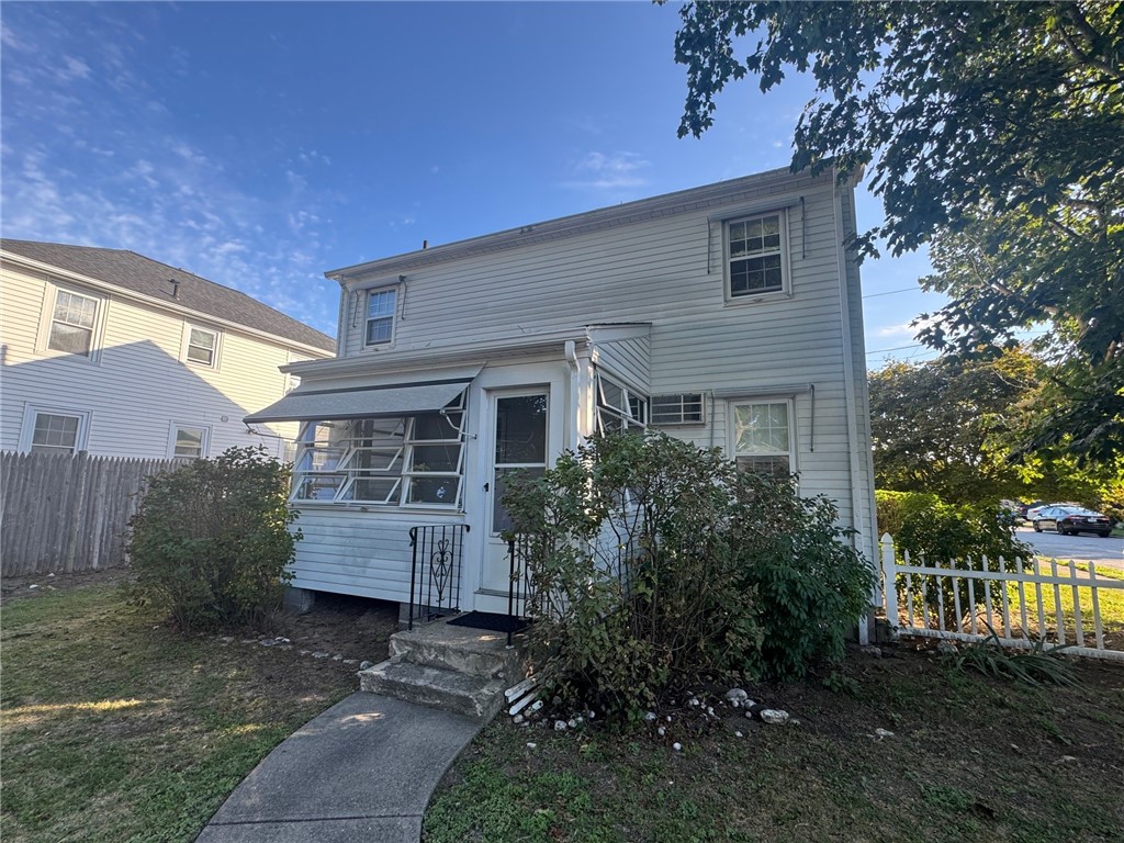 36 Brookwood Road Cranston, RI 02910 - Photo 2 of 17