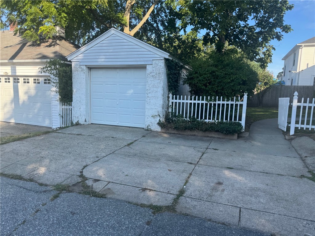 36 Brookwood Road Cranston, RI 02910 - Photo 3 of 17