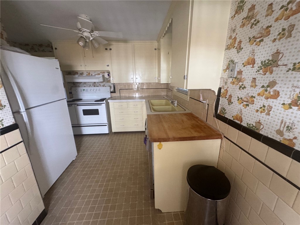 36 Brookwood Road Cranston, RI 02910 - Photo 5 of 17