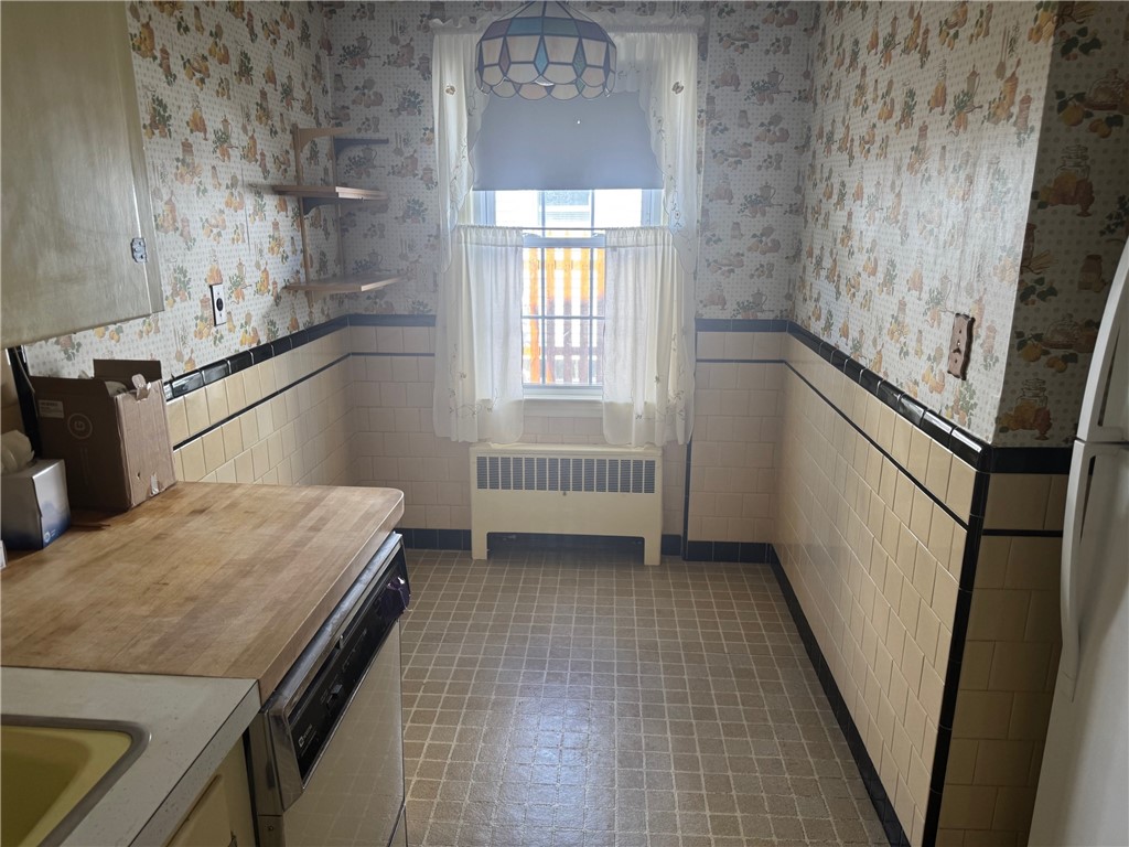 36 Brookwood Road Cranston, RI 02910 - Photo 6 of 17