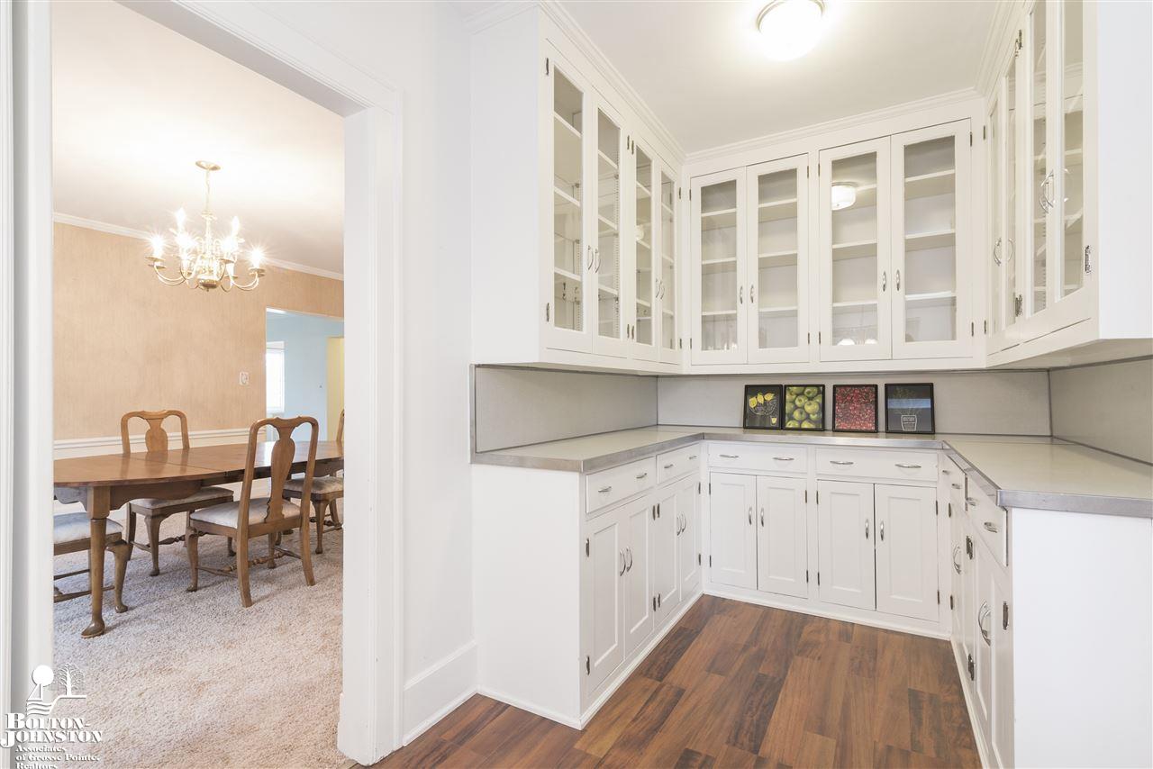 927 Harcourt Road Grosse Pointe, MI 48230 - Photo 10 of 18