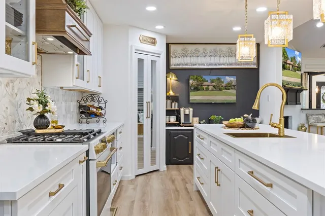 a kitchen that has a lot of cabinets in it