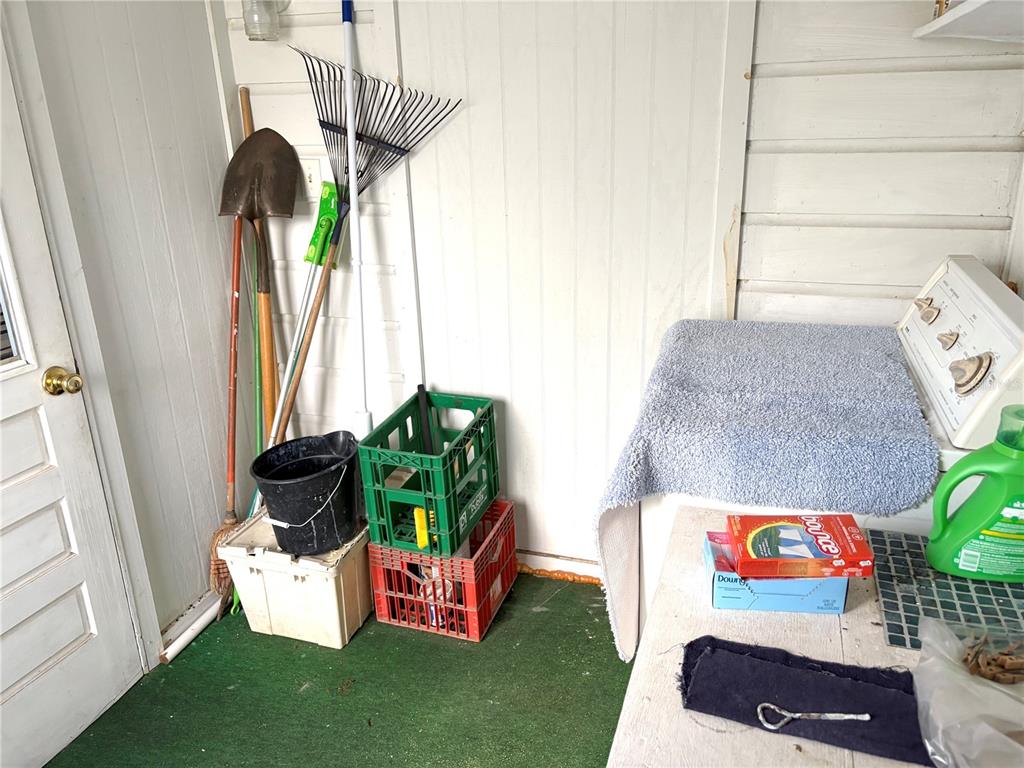 21249 Durden Road Dade City, FL 33523 - Photo 9 of 28 a room with a couch and potted plant