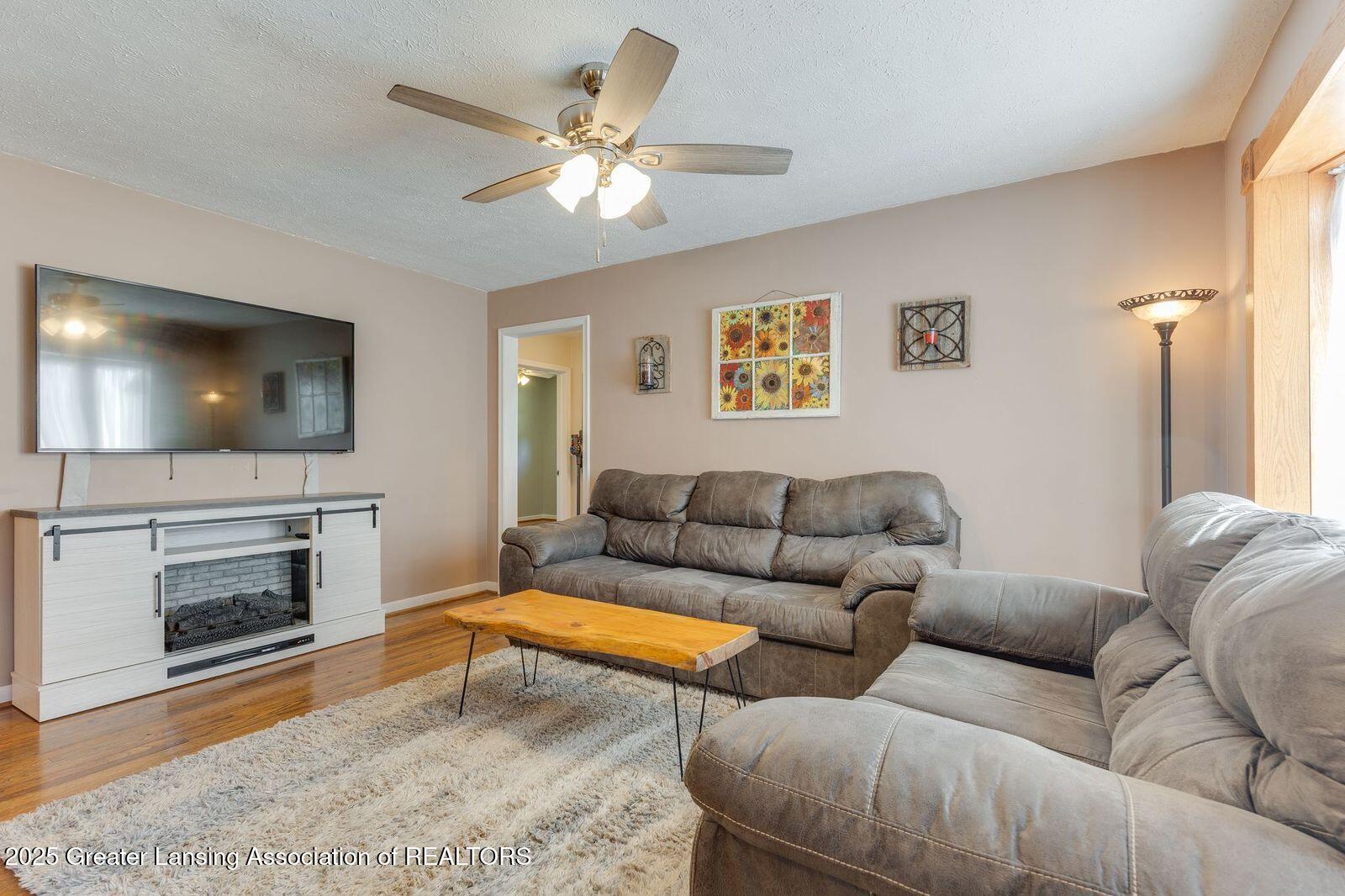 2224 Pembroke Road Lansing, MI 48906 - Photo 14 of 49 Nv4vSyVw