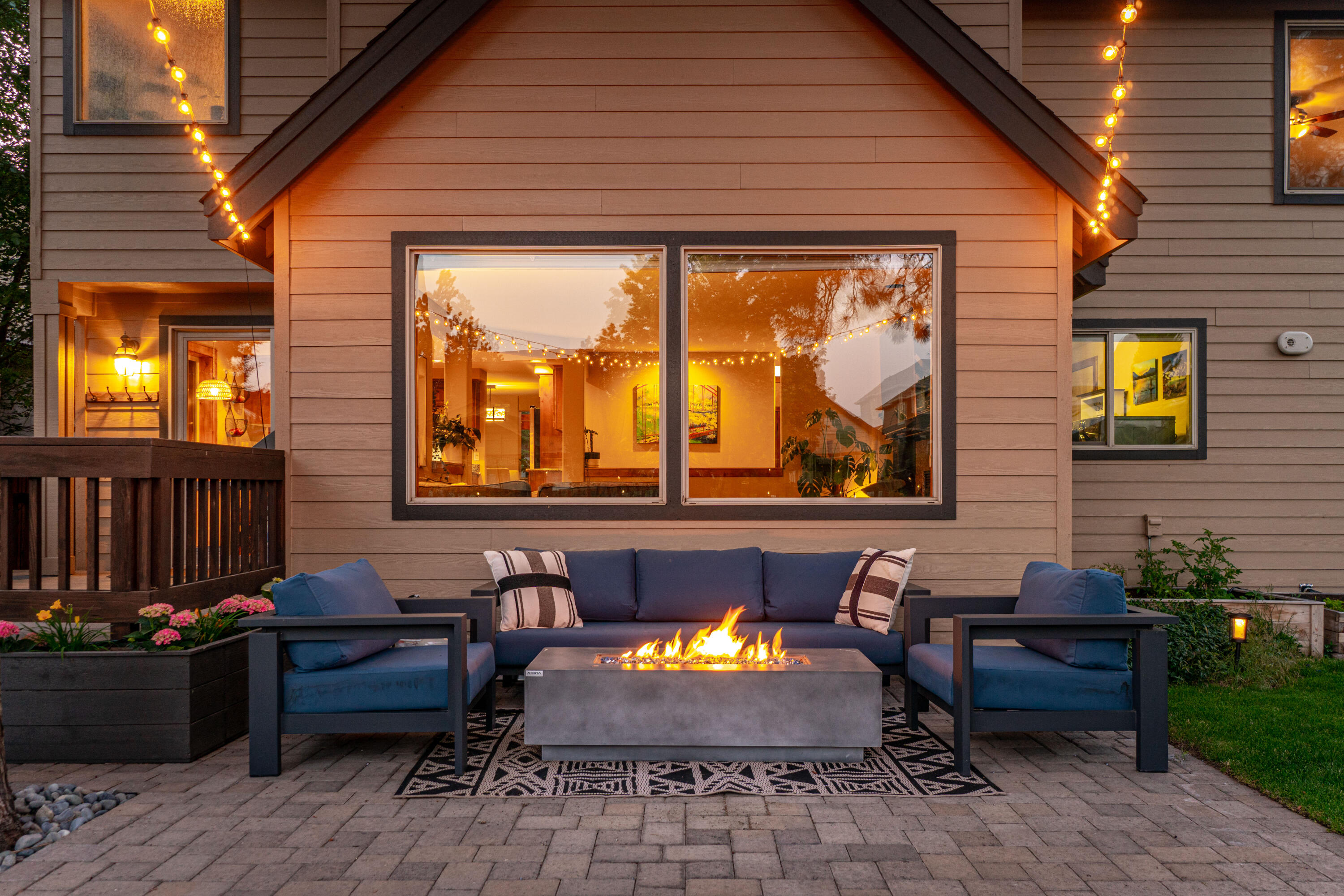61165 Ridgewater Loop Bend, OR 97702 - Photo 32 of 40 33. Backyard fireplace
