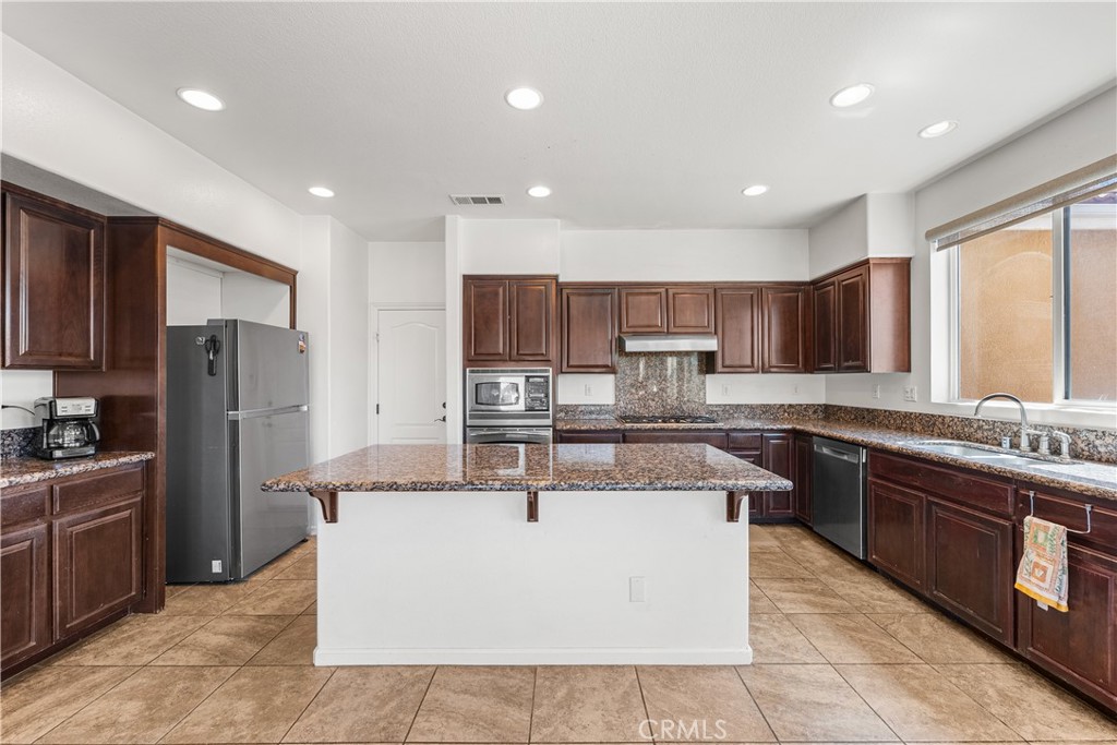 658 East Lago Lindo Road Palmdale, CA 93550 - Photo 32 of 73