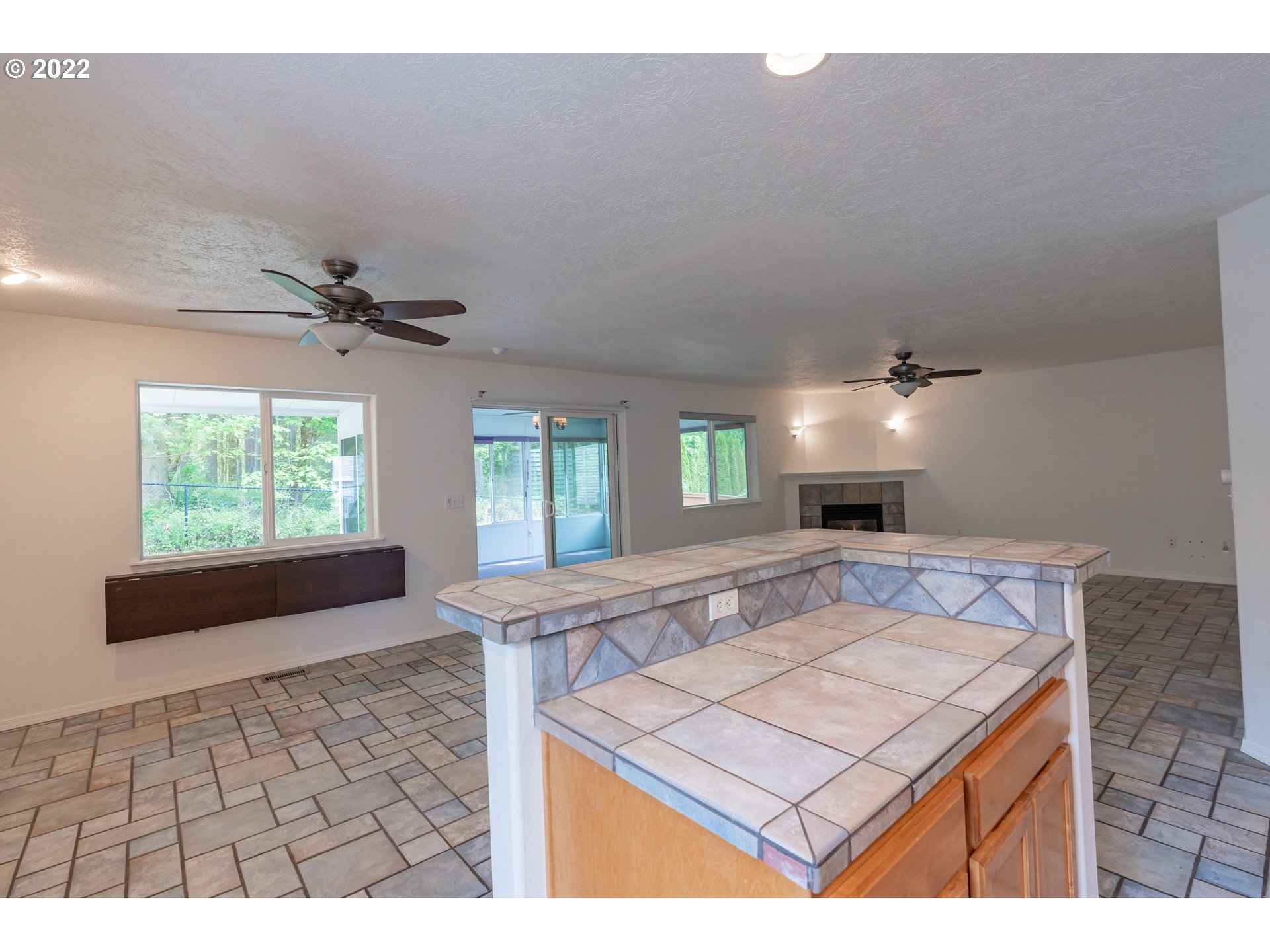39142 Jerger Street Sandy, OR 97055 - Photo 7 of 23 Kitchen