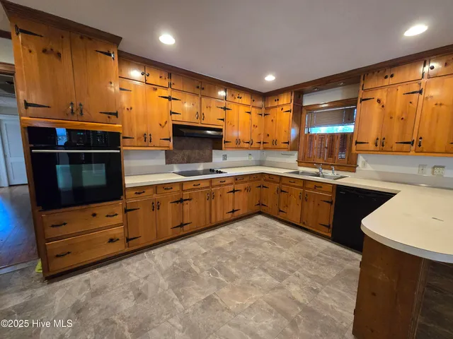 $1,600 | 1300 West Ragsdale Road, Greenville, NC 27858