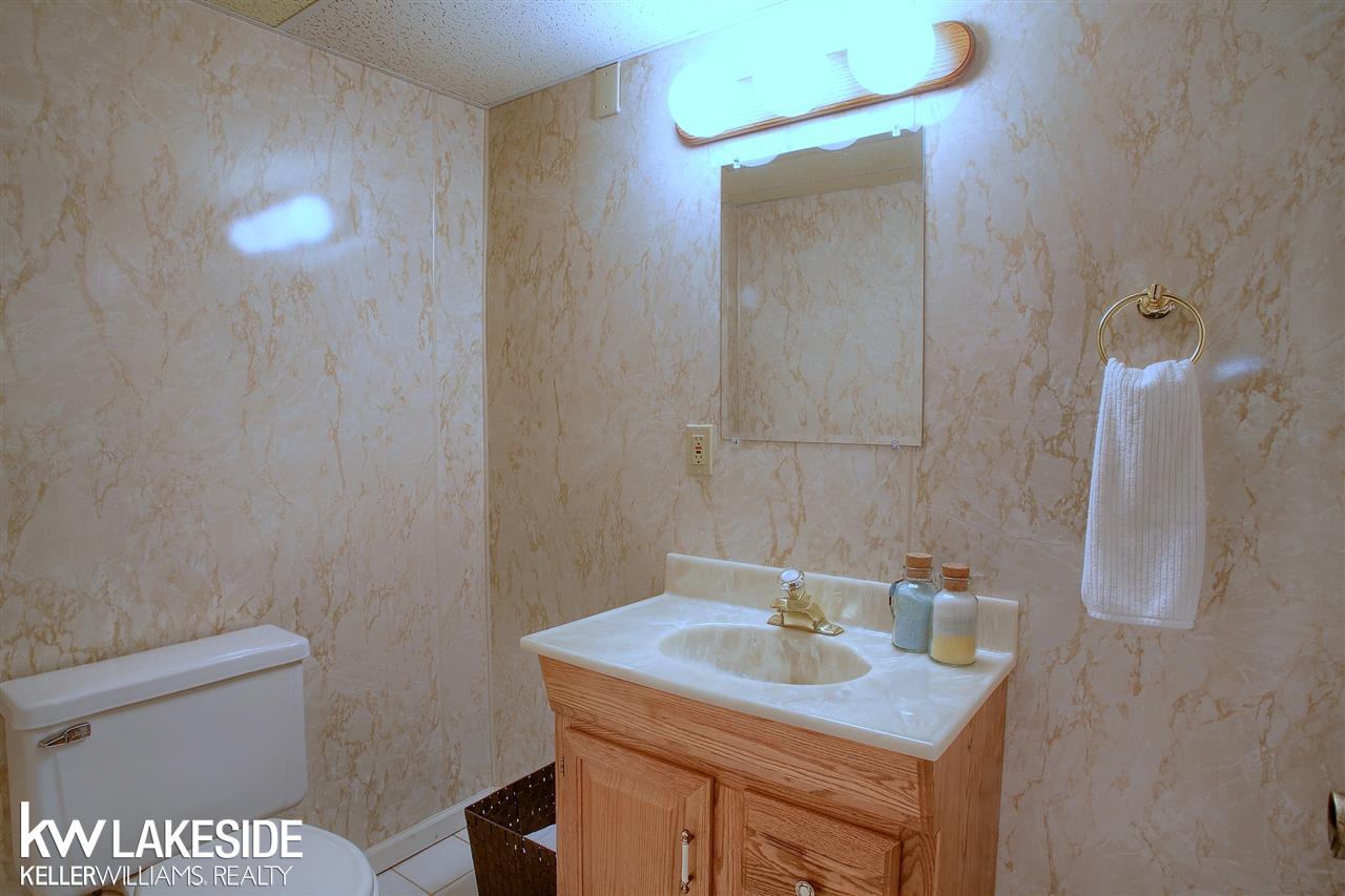 1352 Greenleaf Drive Rochester, MI 48309 - Photo 23 of 31 31338956-22.JPG