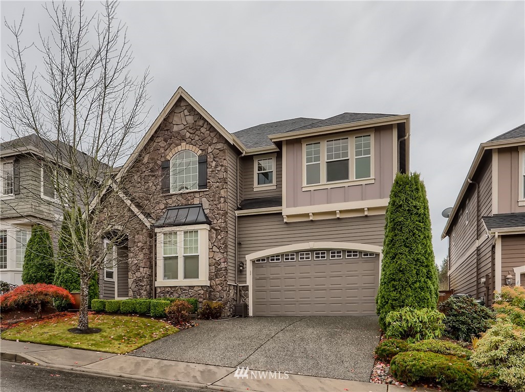 905 South 38th Court Renton, WA 98055 - Photo 1 of 33 a front view of a house with a garden