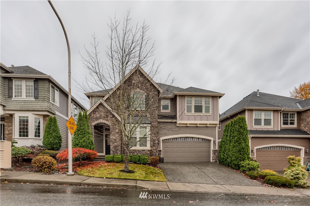 905 South 38th Court Renton, WA 98055 - Photo 2 of 33 a front view of a house with garden
