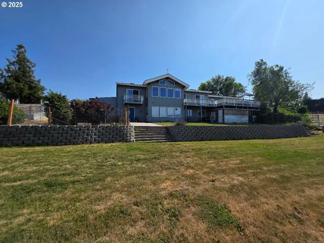 a house view with a outdoor space