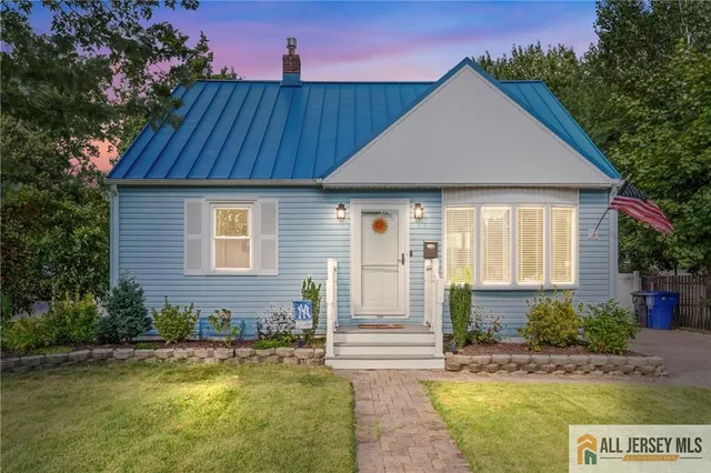 a view of house with garden and swimming pool
