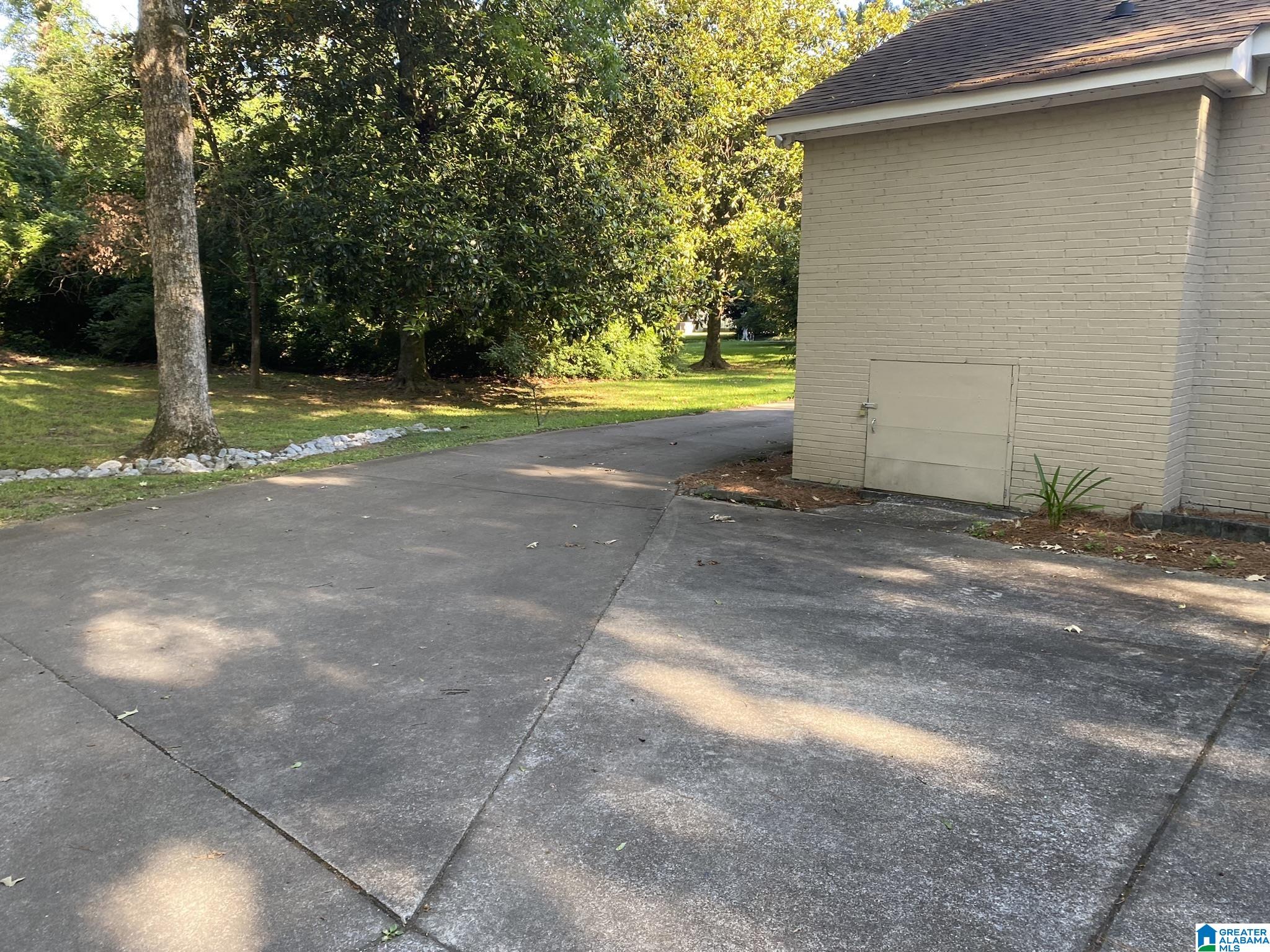 910 Pinedale Road Rainbow City, AL 35906 - Photo 17 of 18