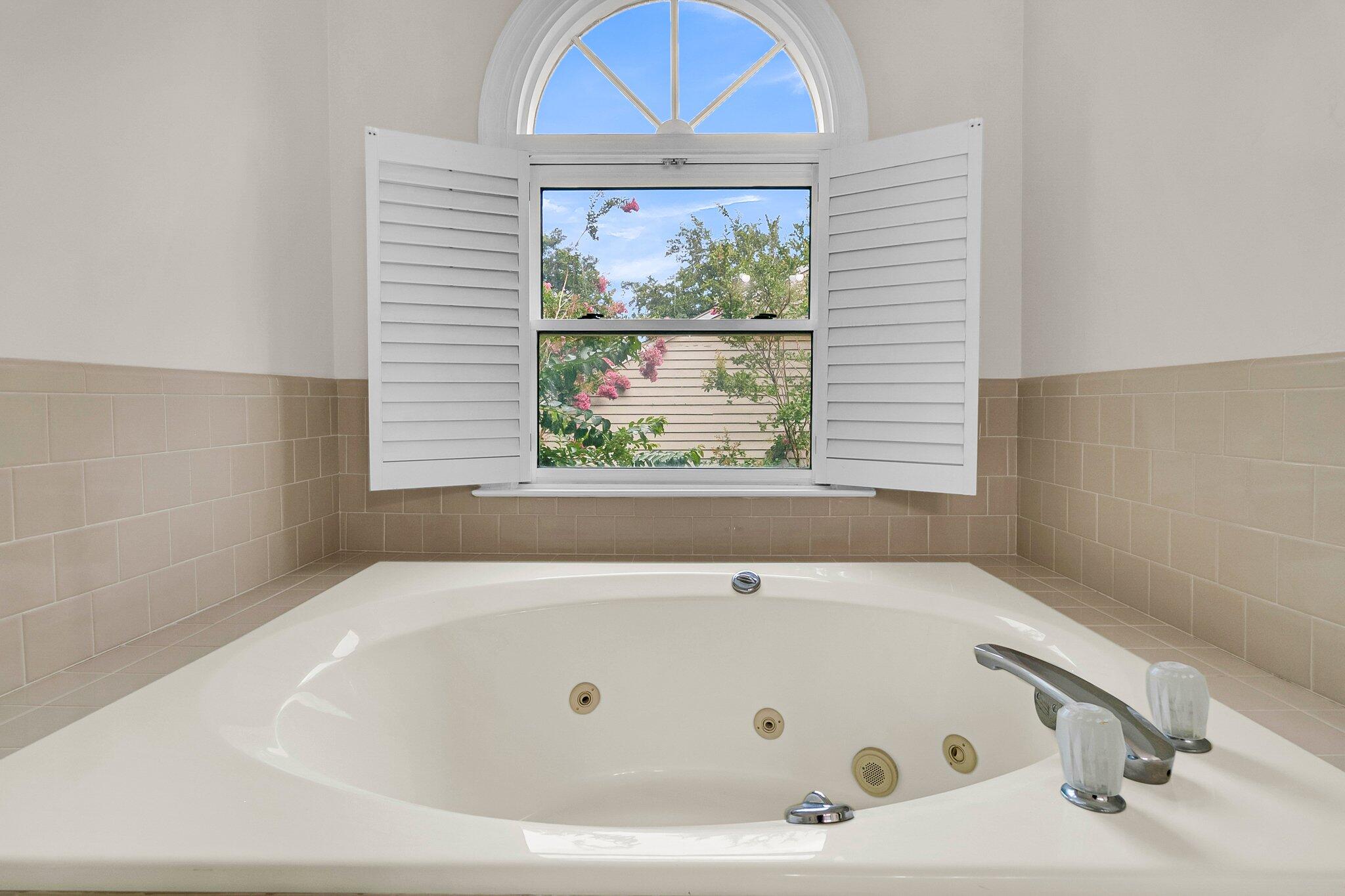 1484 Oak Landing Road Mount Pleasant, SC 29464 - Photo 12 of 28 Primary Tub