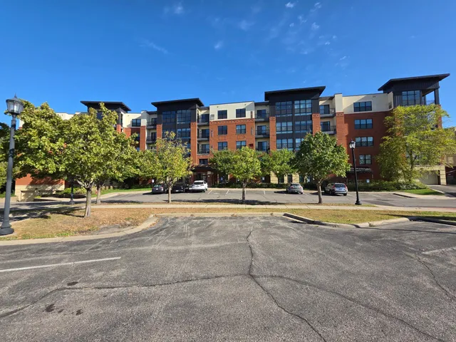 $350,000 | 101 St Olaf Avenue, Unit 211, Northfield, MN 55057