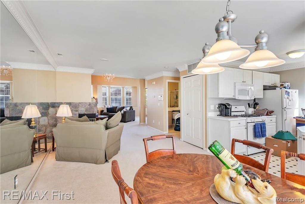 1541 Chesapeake Road Royal Oak, MI 48067 - Photo 9 of 32