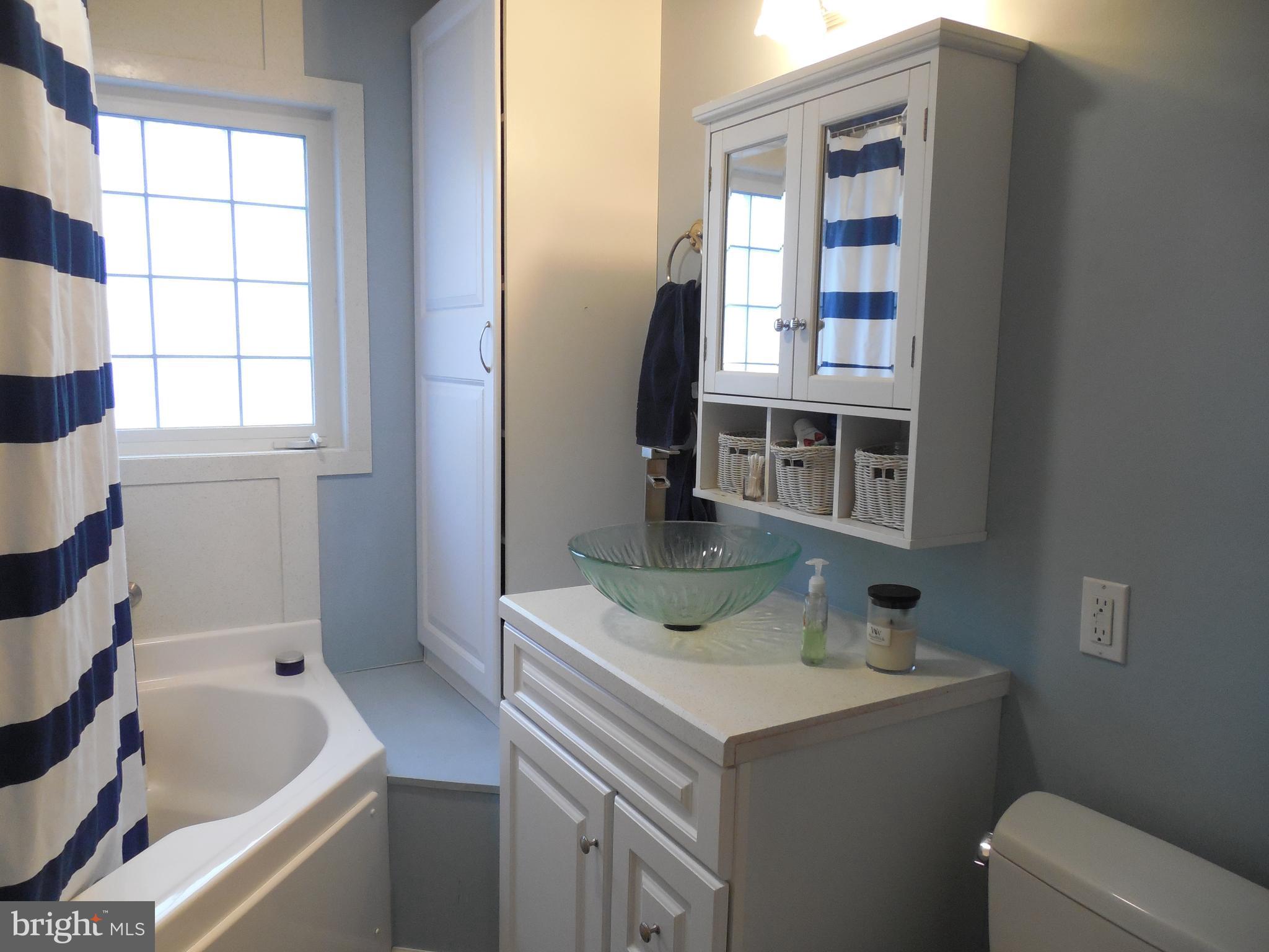 1644 Robert Road Lancaster, PA 17601 - Photo 11 of 14 Full Bath