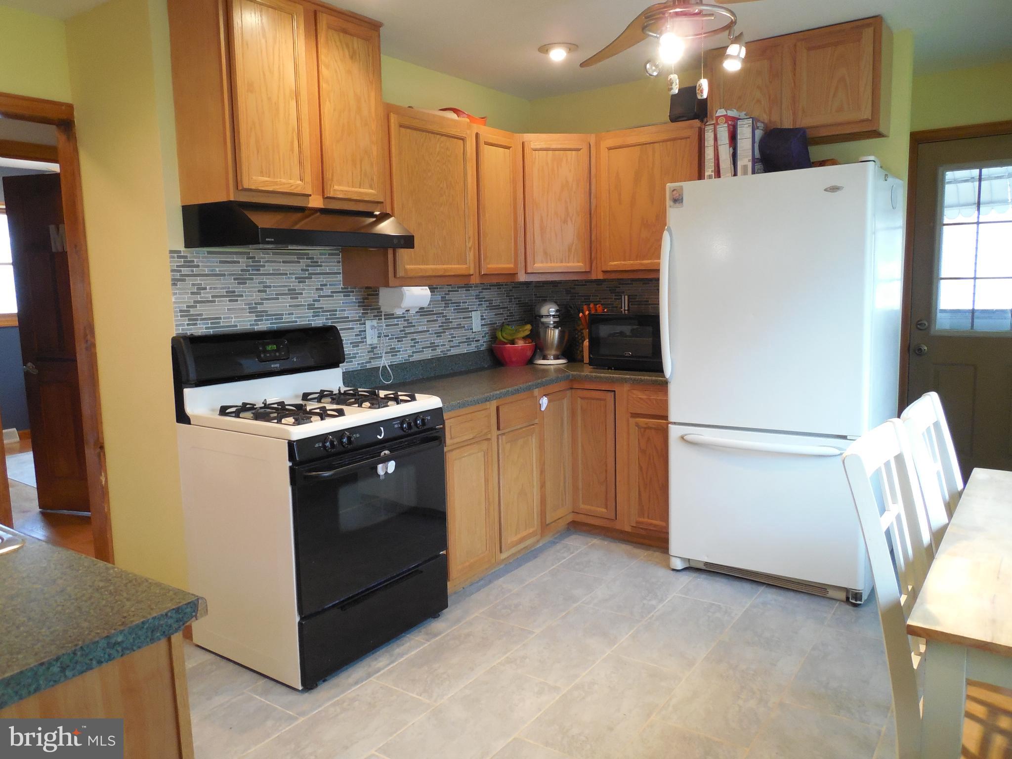 1644 Robert Road Lancaster, PA 17601 - Photo 3 of 14 Ktichen