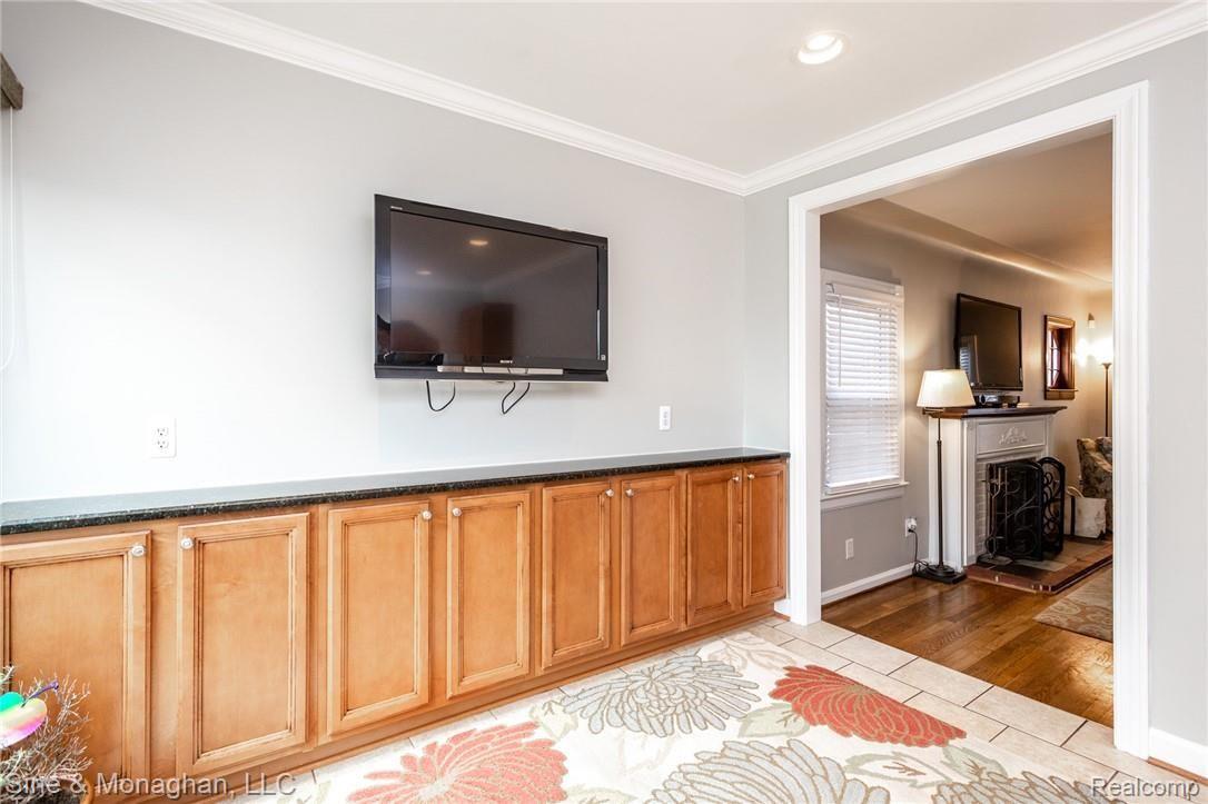 459 Maison Road Grosse Pointe, MI 48236 - Photo 11 of 40 459 Maison S040.jpg