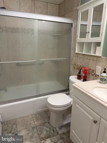 $107,500 | 100 East Glenolden Avenue, Unit R12, Glenolden, PA 19036