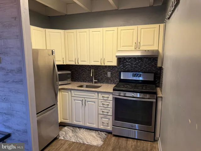 $107,500 | 100 East Glenolden Avenue, Unit R12, Glenolden, PA 19036