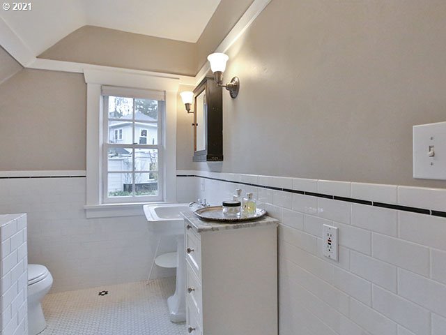 2800 Southwest Patton Road Portland, OR 97201 - Photo 13 of 24
