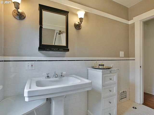 2800 Southwest Patton Road Portland, OR 97201 - Photo 14 of 24