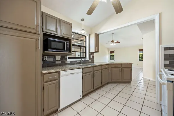 $399,000 | 550 Caloosa Estates Drive, LaBelle, FL 33935