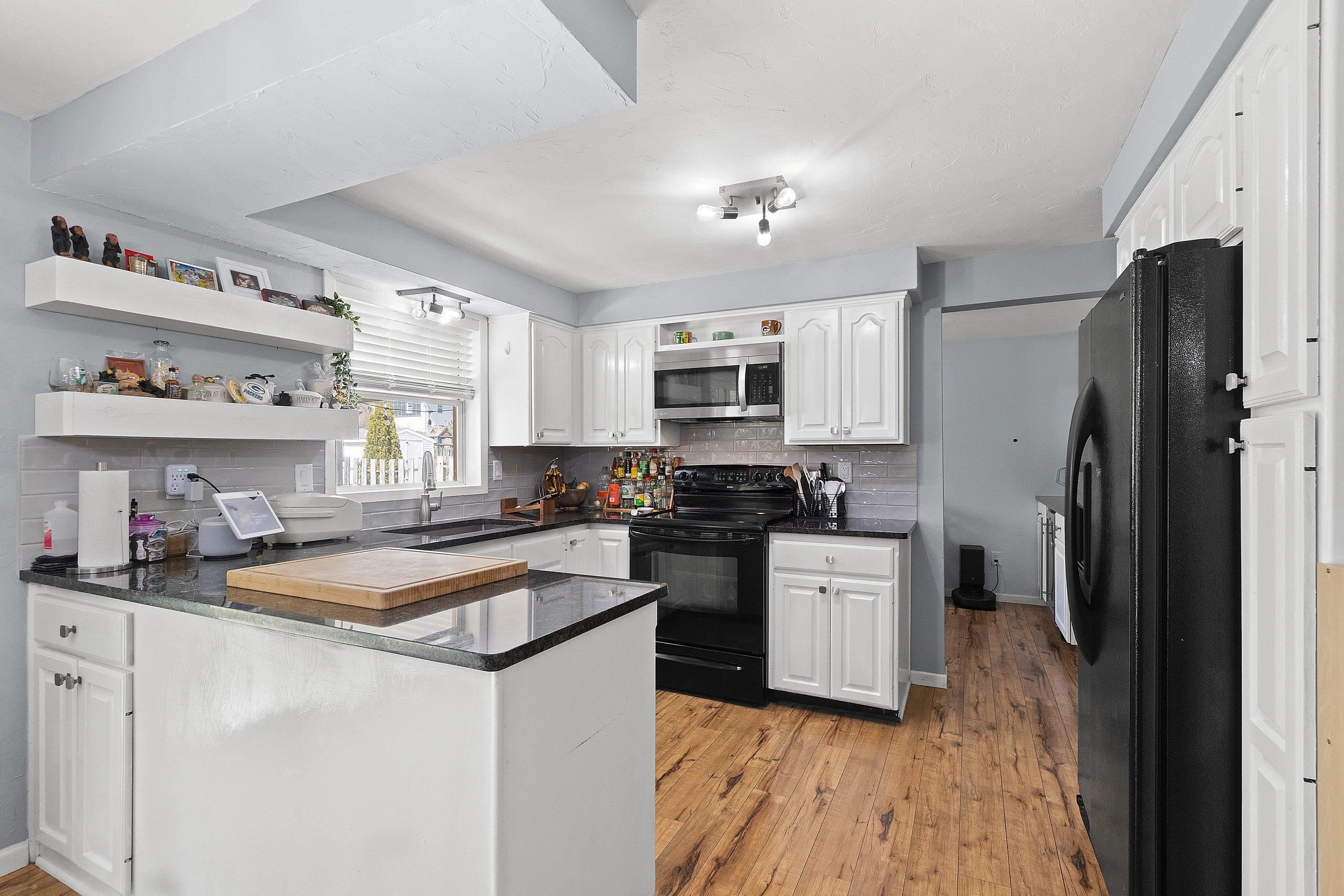 2562 Libal Street Green Bay, WI 54301 - Photo 13 of 55