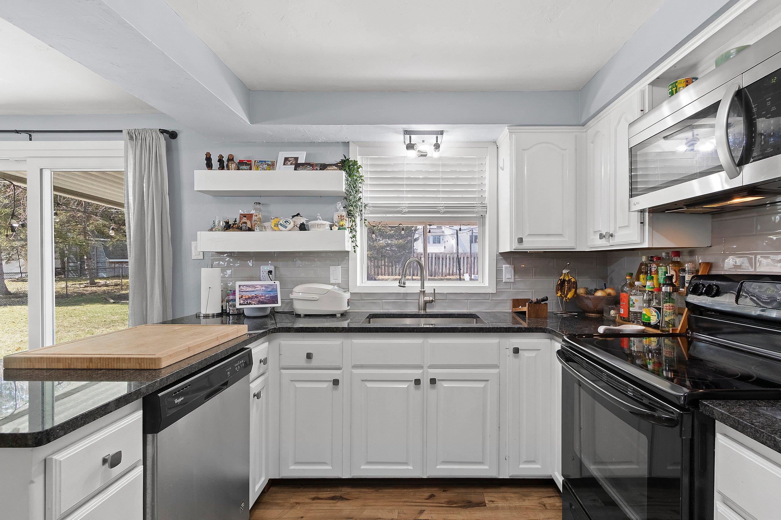 2562 Libal Street Green Bay, WI 54301 - Photo 14 of 55