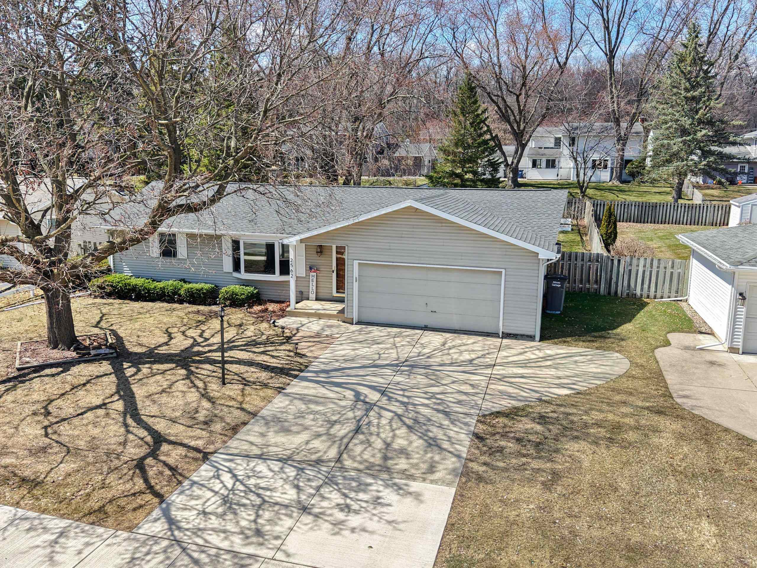 2562 Libal Street Green Bay, WI 54301 - Photo 3 of 55