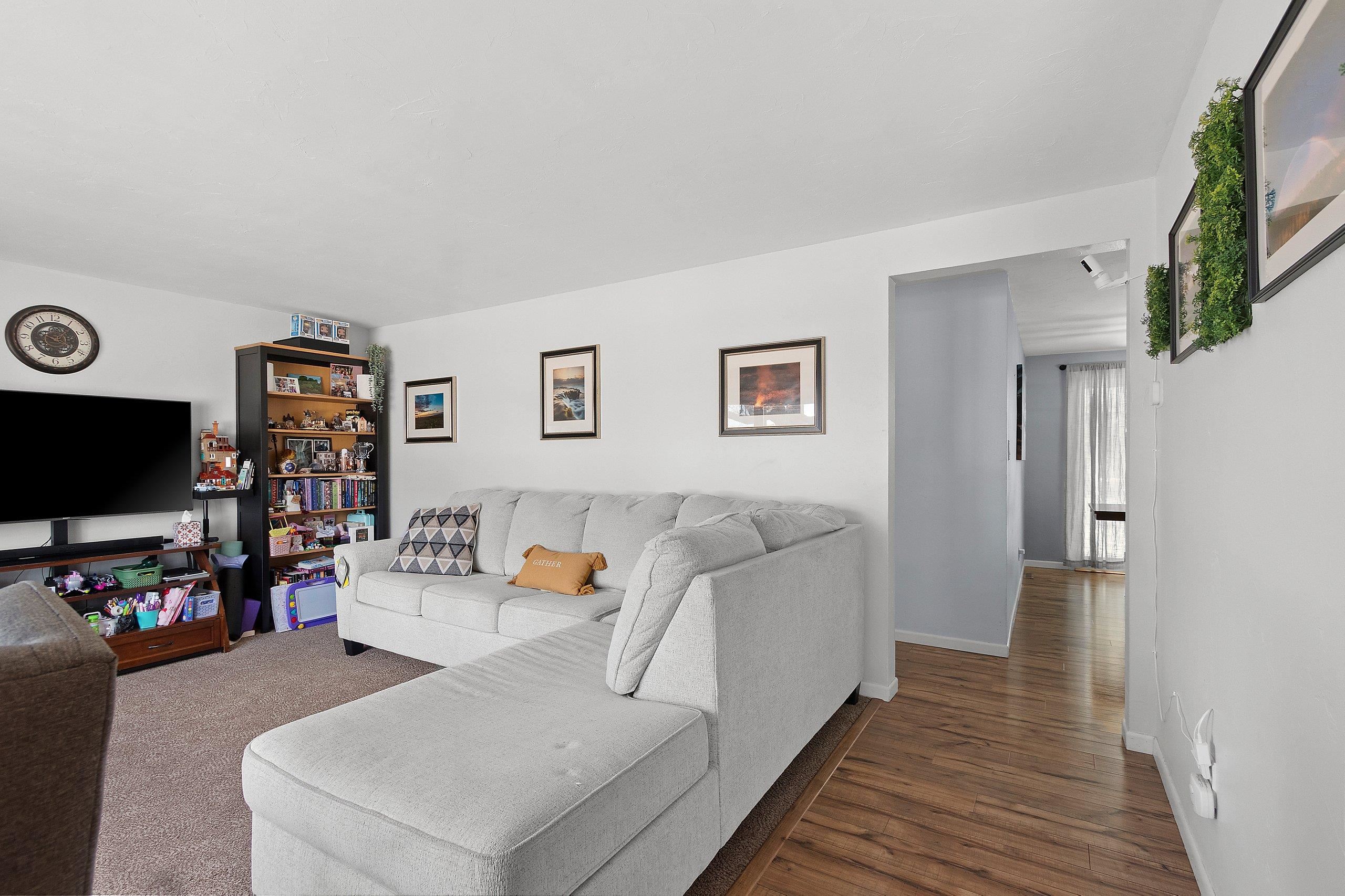 2562 Libal Street Green Bay, WI 54301 - Photo 4 of 55