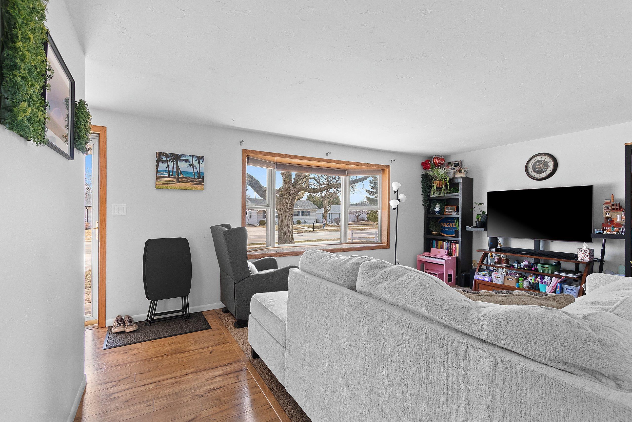 2562 Libal Street Green Bay, WI 54301 - Photo 5 of 55