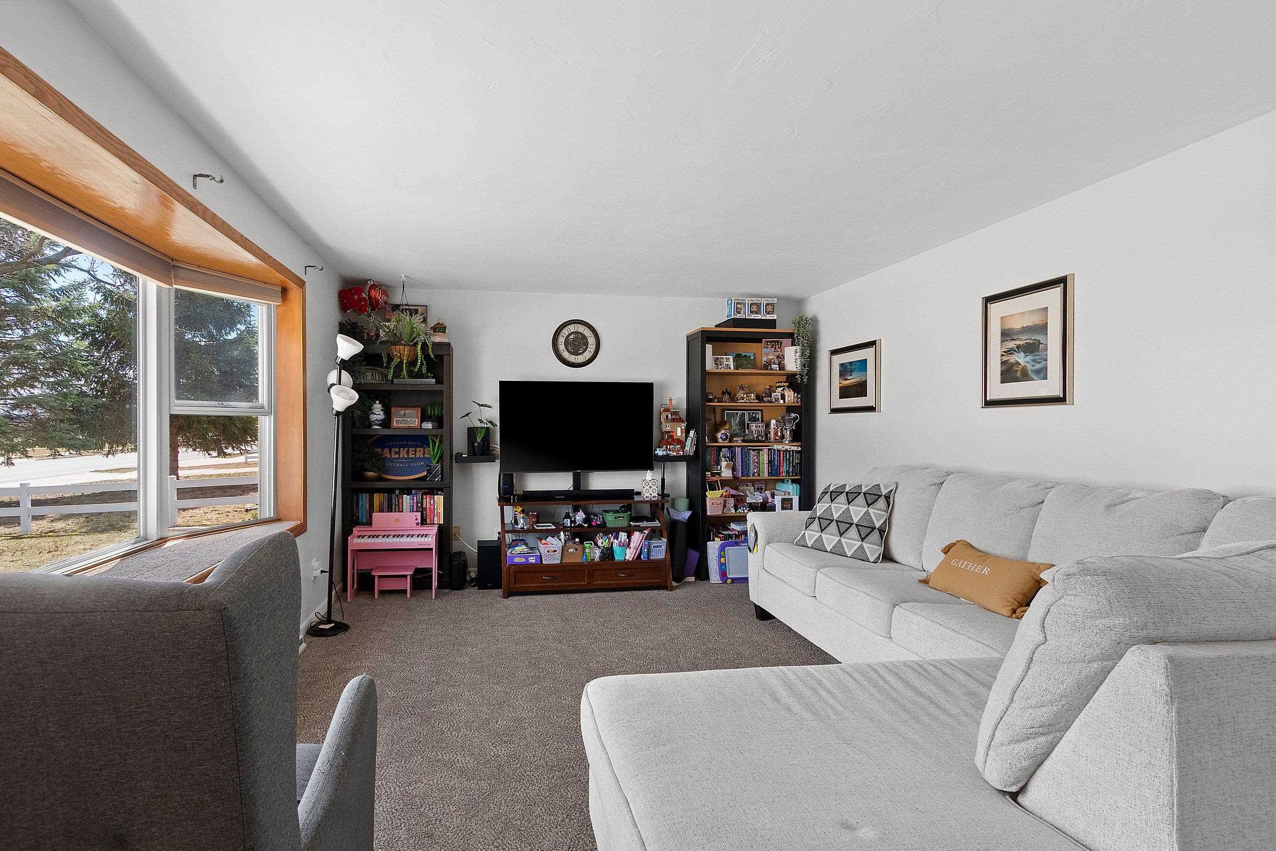 2562 Libal Street Green Bay, WI 54301 - Photo 6 of 55