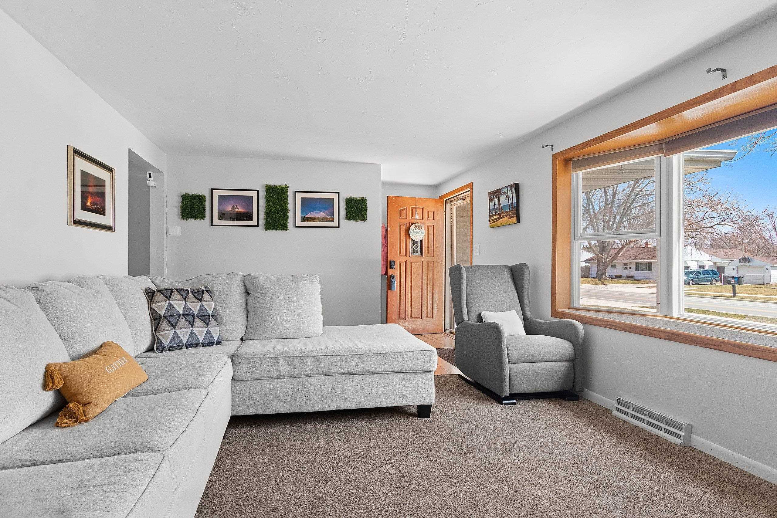 2562 Libal Street Green Bay, WI 54301 - Photo 7 of 55