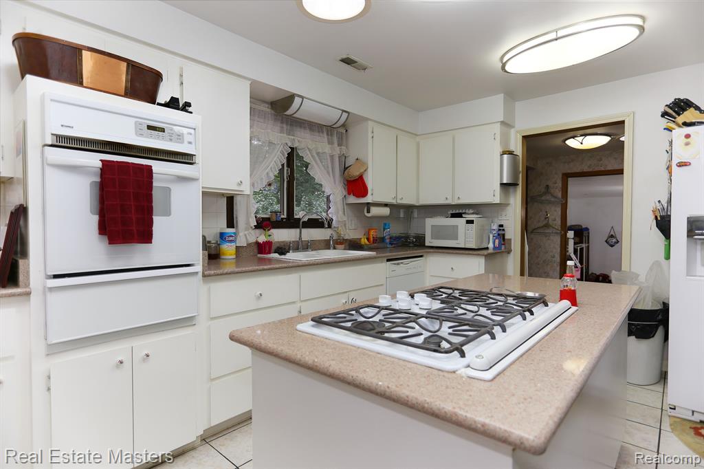 4509 Atkins Road Port Huron, MI 48060 - Photo 14 of 67