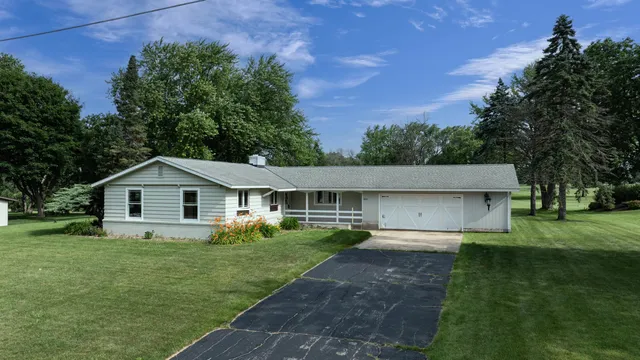 $249,900 | 2942 Ridgeway Drive, Neenah, WI 54956