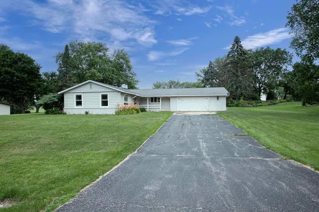 $249,900 | 2942 Ridgeway Drive, Neenah, WI 54956