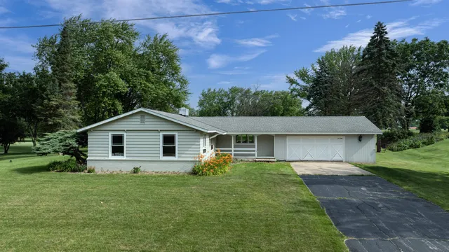 $249,900 | 2942 Ridgeway Drive, Neenah, WI 54956